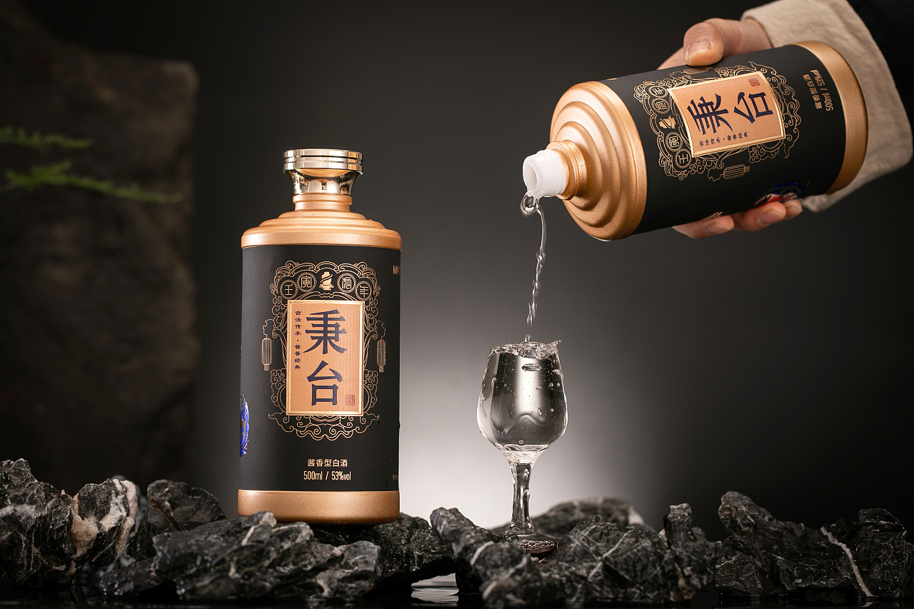 白酒拍摄的艺术 光影中的醇香演绎